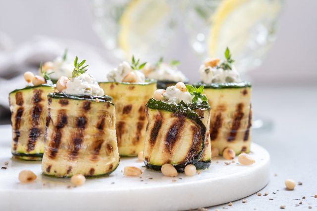 Ricetta Zucchine grigliate con ripieno di crema di ceci per bambini dai 3 anni in su