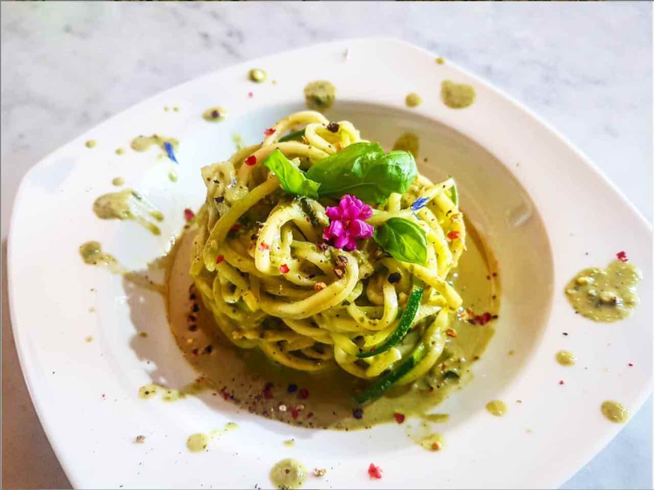 spaghetti zucchine pesto