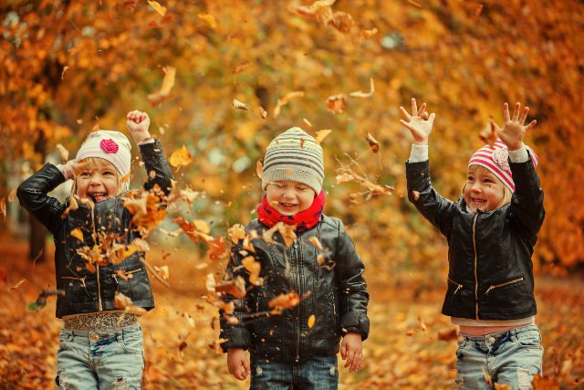 Bambini e autunno: giochi da fare, consigli, tante idee per le mamme