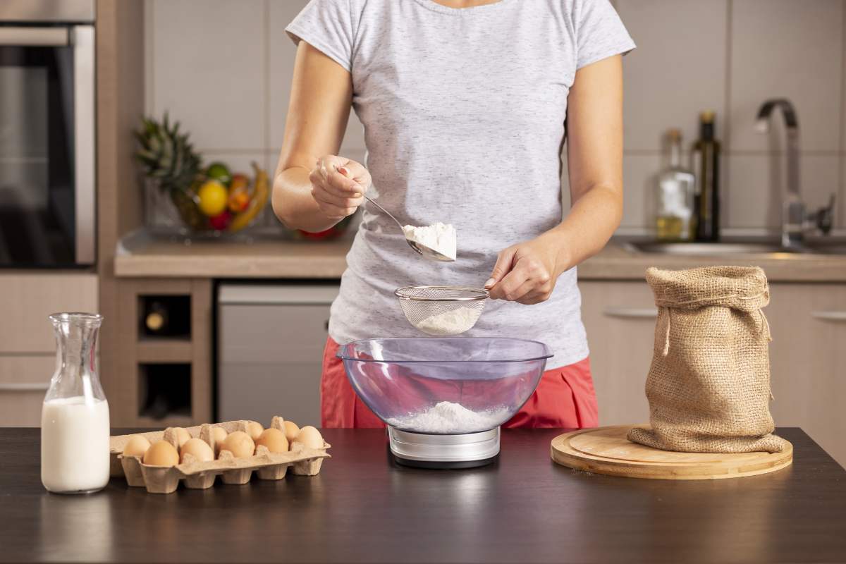 Come pesare gli alimenti senza bilancia: trucchi infallibili