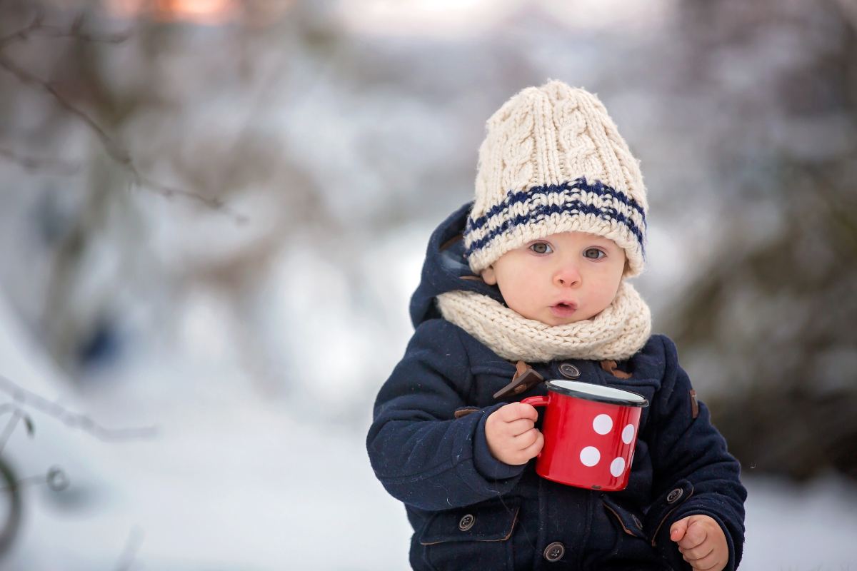 Bimbi e inverno: trucchi per far tenere cappello, sciarpa e guantini