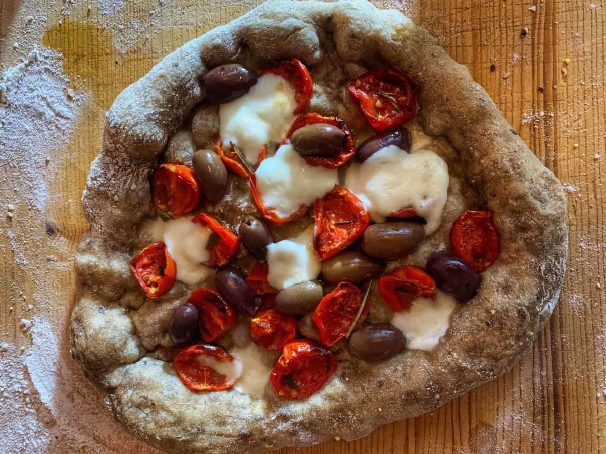 Pizza ai 7 cereali con pomodorini confit per tutta la famiglia!