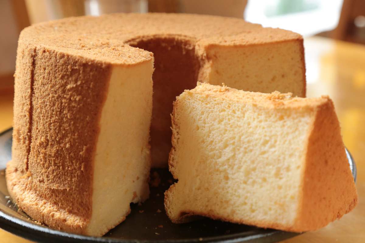 Una torta morbida si fa solo con i trucchi della nonna!