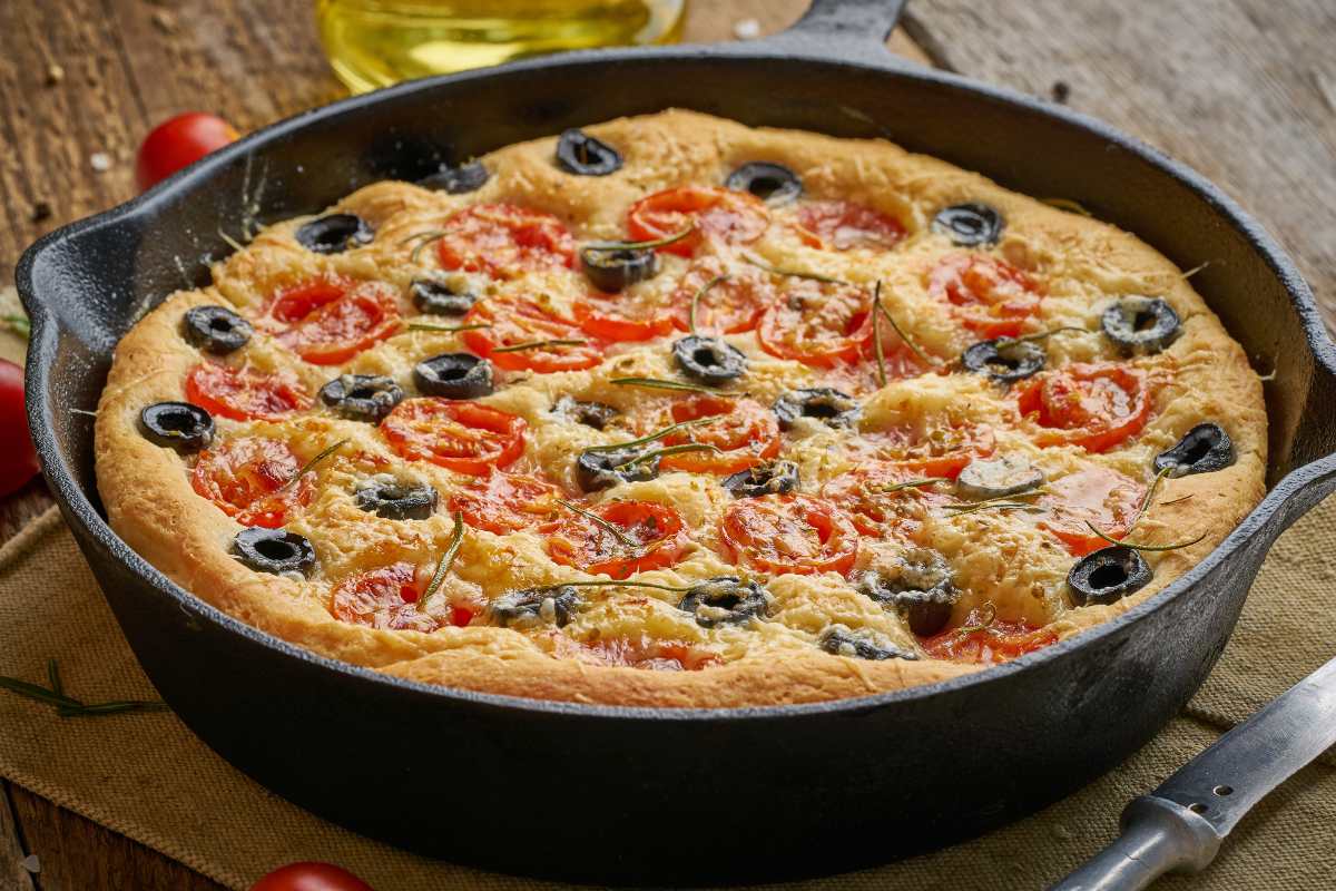 Focaccia in padella croccante