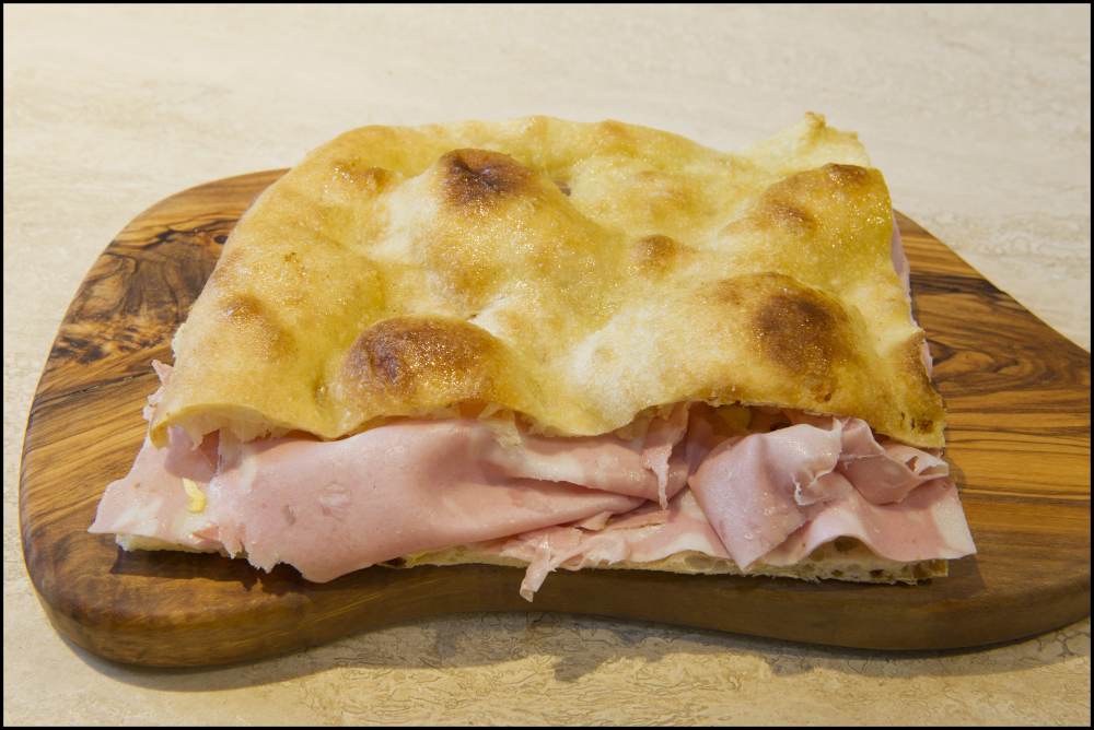 pizza bianca con la mortadella 