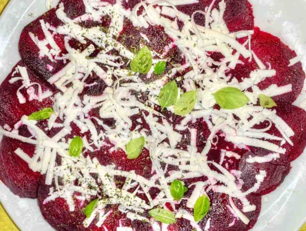 Carpaccio di bresaola vegetale, con ricotta salata tagliata a julienne