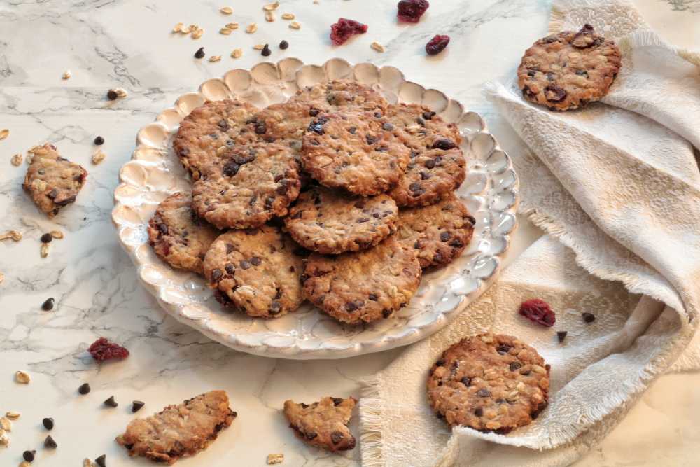 Biscotti light, con fiocchi d'avena, mirtilli e cioccolato