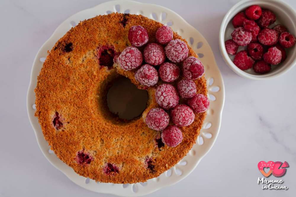 Chiffon cake con spumante e lamponi