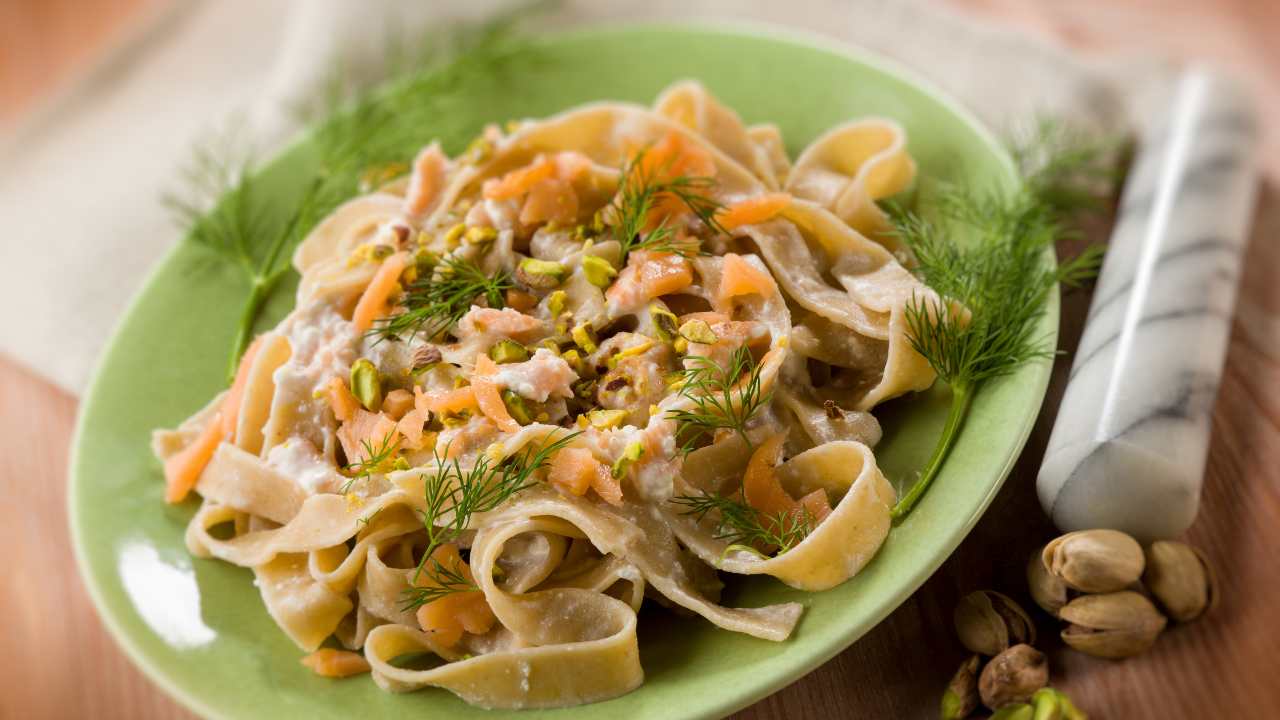 pasta salmone pistacchi