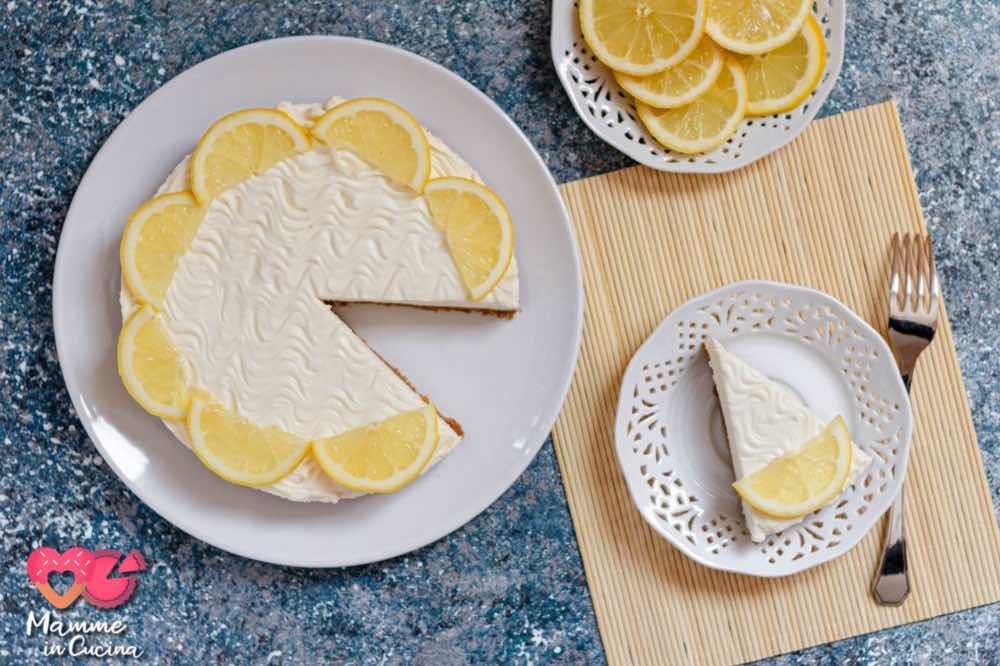 Cheesecake tinta di giallo, al limone, senza cottura