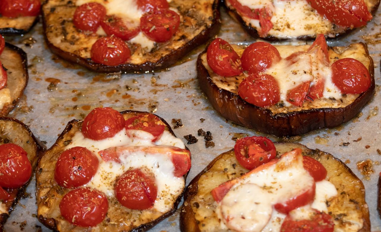 Pizzette di melanzane filanti