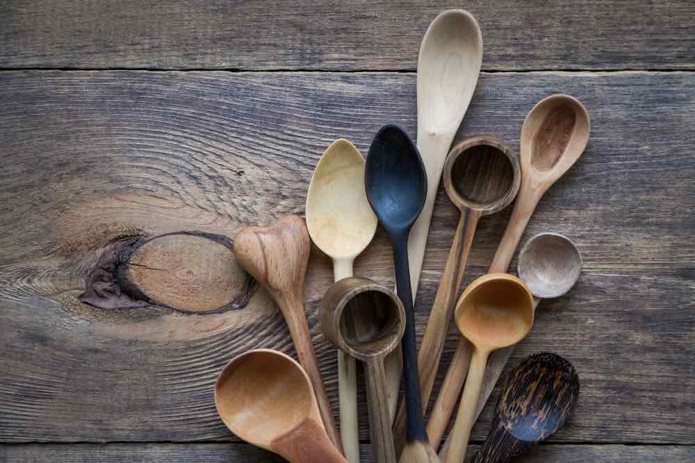 Ecco come pulire mestoli e taglieri in legno con metodi naturali
