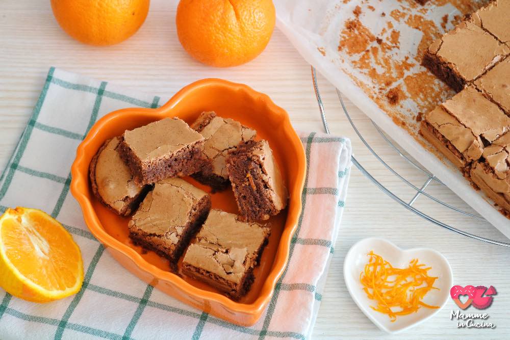 Brownies al cioccolato e arancia, morbidi e profumati