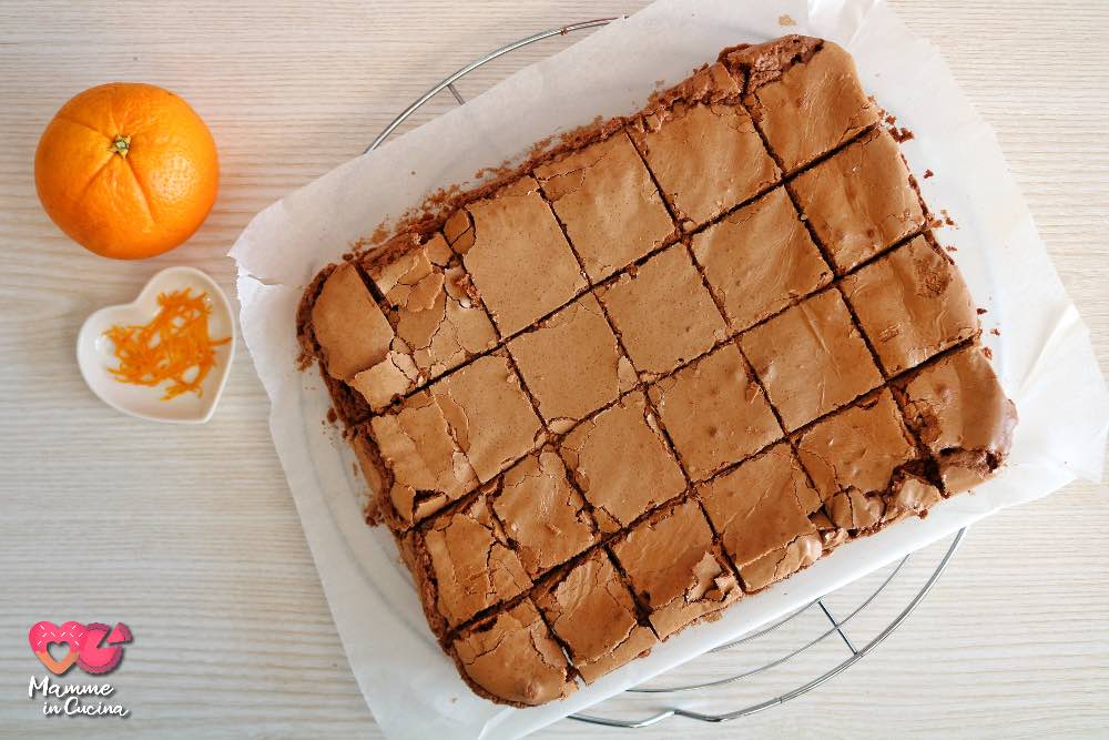 Brownies al cioccolato e arancia, morbidi e profumati