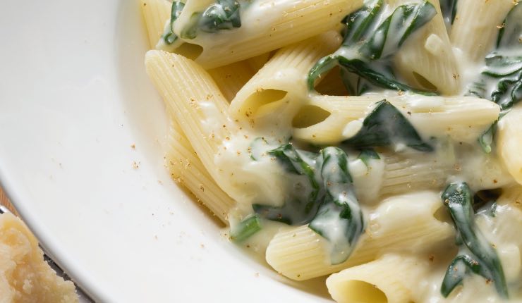 PASTA con CREMA AL PARMIGIANO 