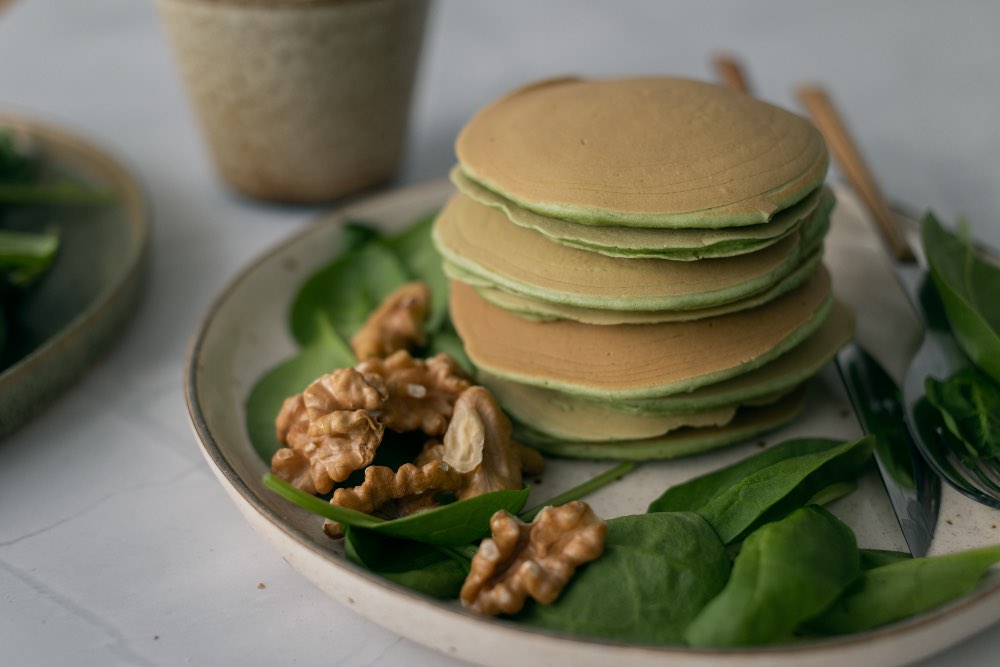 Pancake salati di spinaci e noci, facili e gustosi