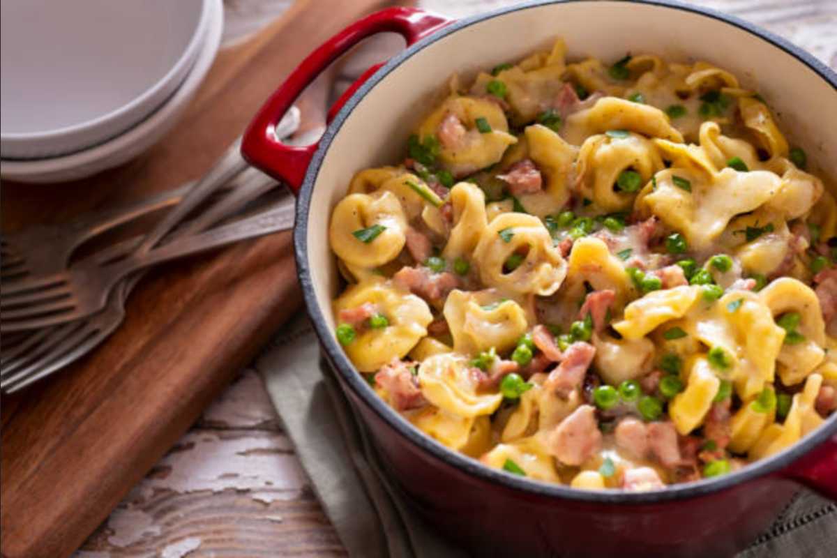 tortellini pancetta e piselli