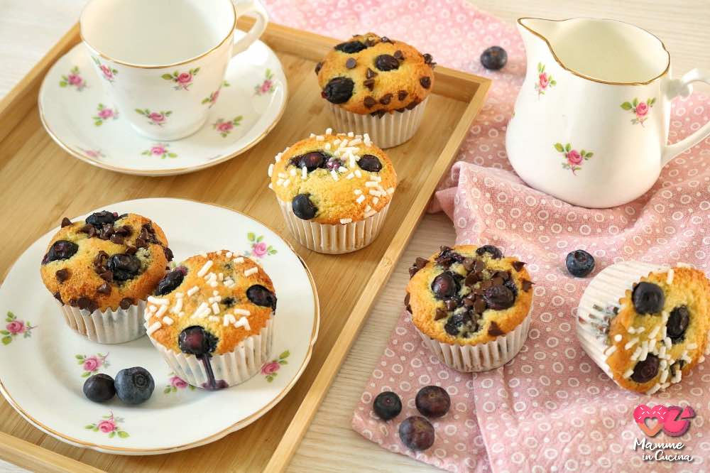 Muffin cocco e mirtilli, la morbidezza in un solo morso!