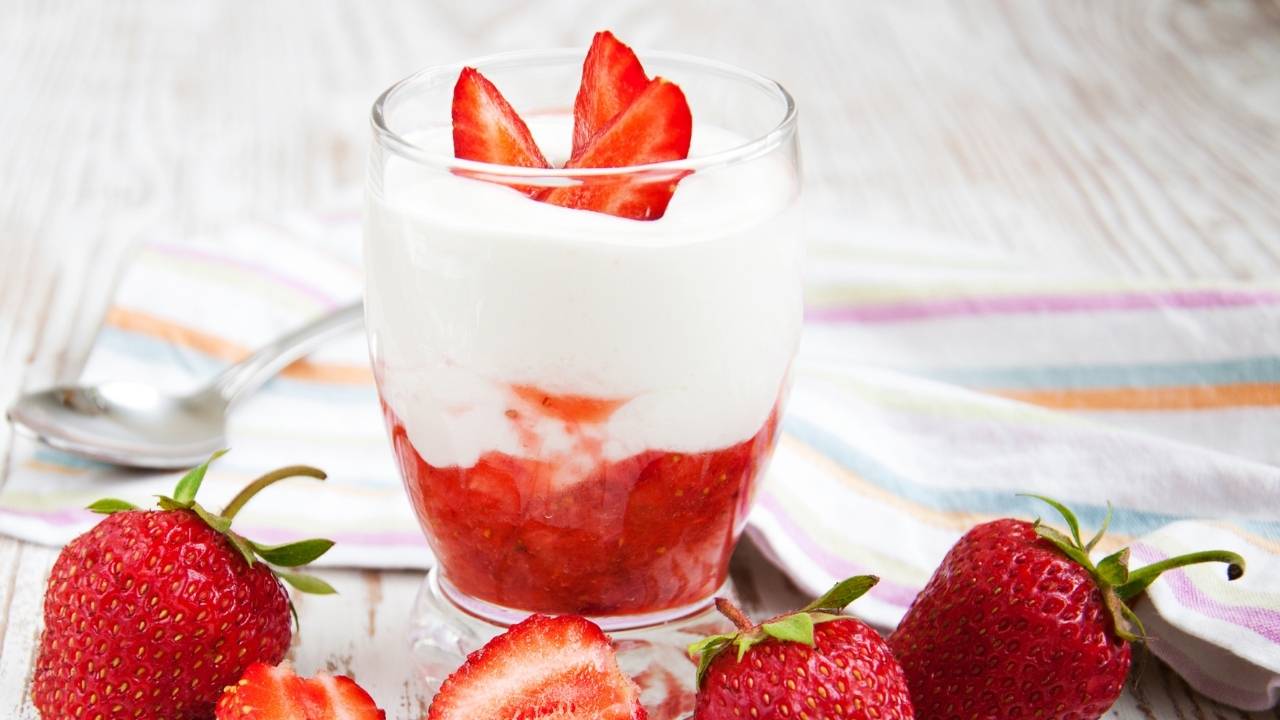 crema yogurt fragole