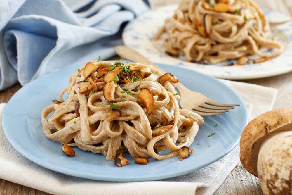 Fettuccine con crema di funghi porcini