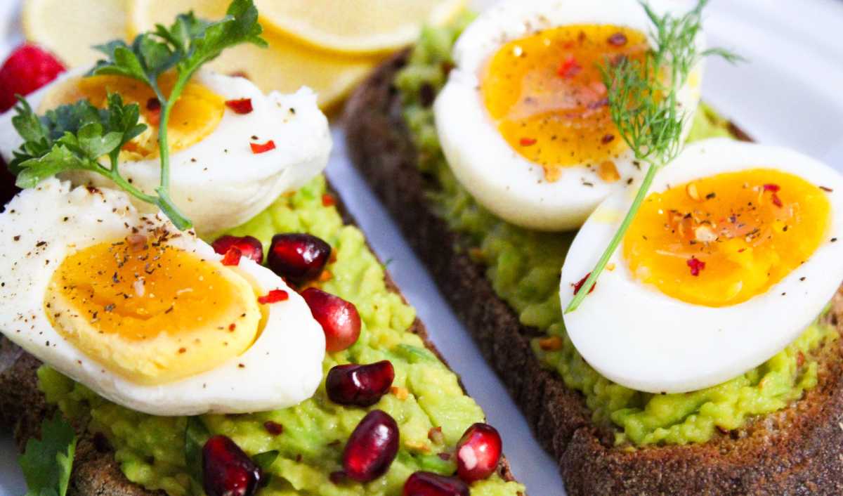 pane avocado e uova