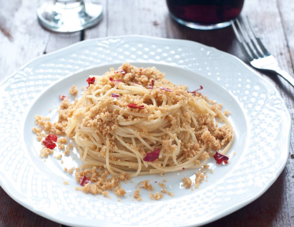 Spaghetti veloci con pangrattato