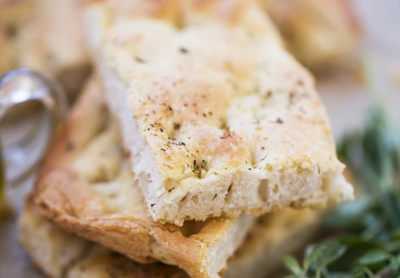 FOCACCIA ACQUA E FARINA