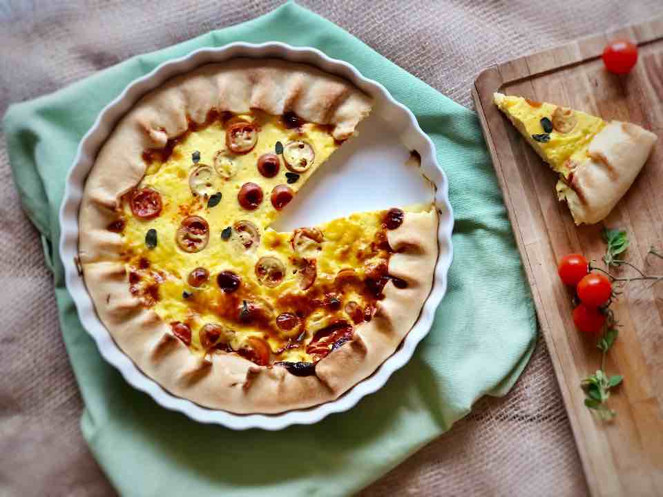 Quiche con yogurt greco e pomodorini