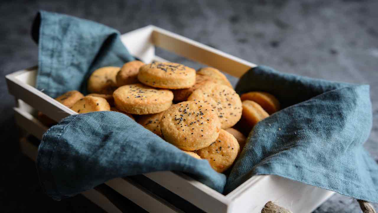 BISCOTTI DI FROLLA SALATA