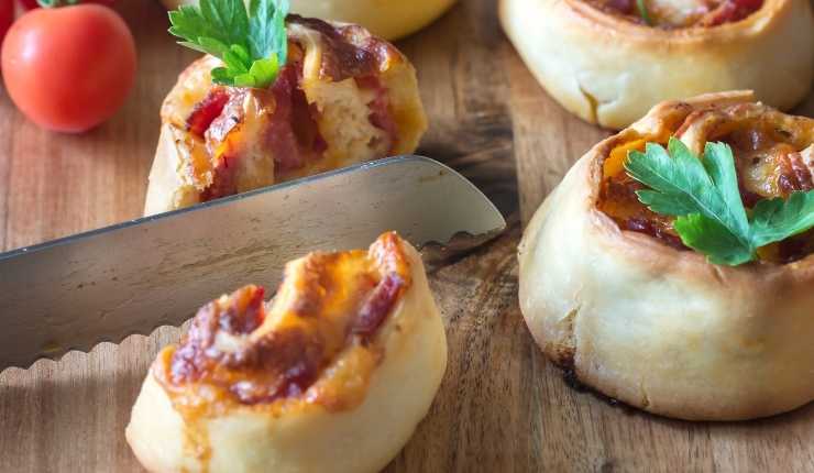 rotoli pizza pomodoro