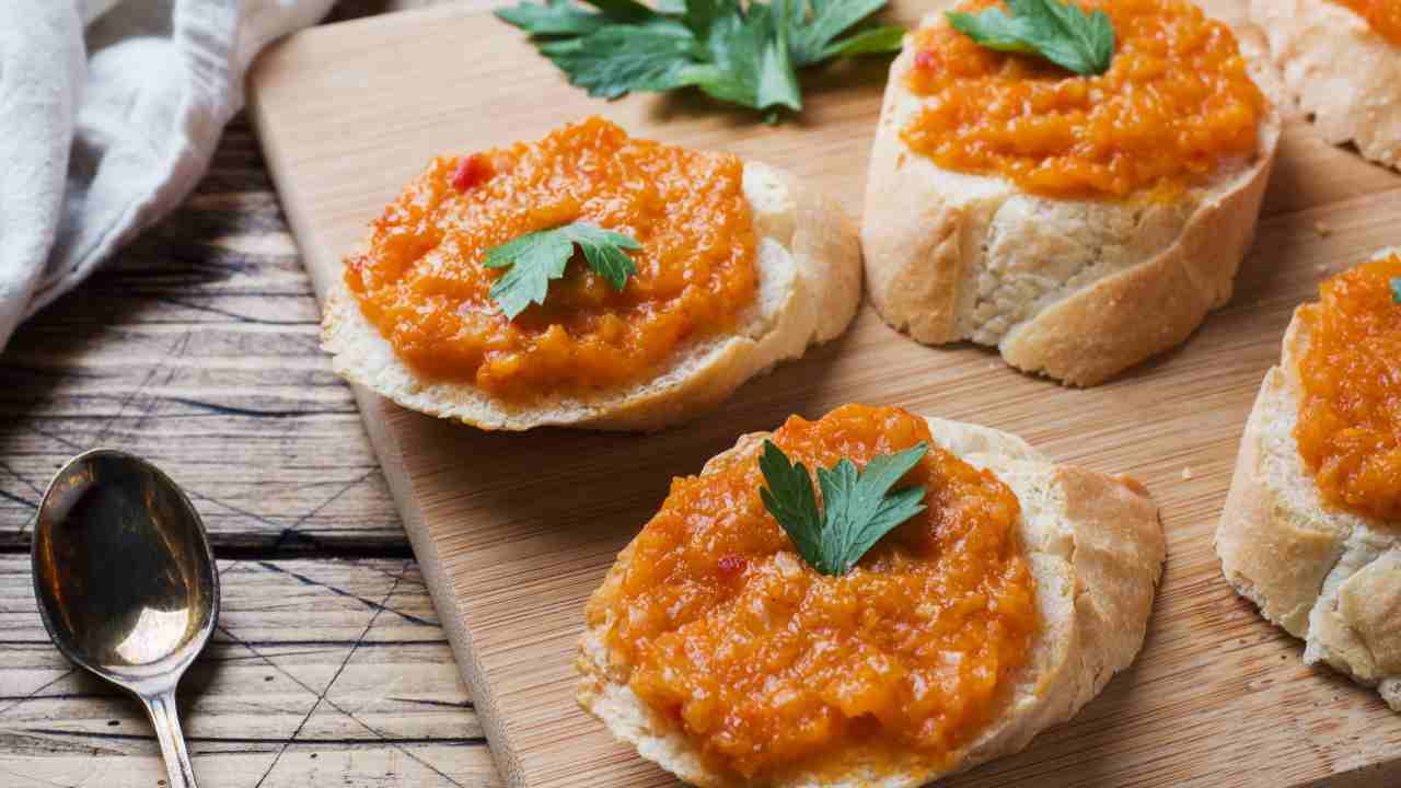 Bruschette con pesto di carote