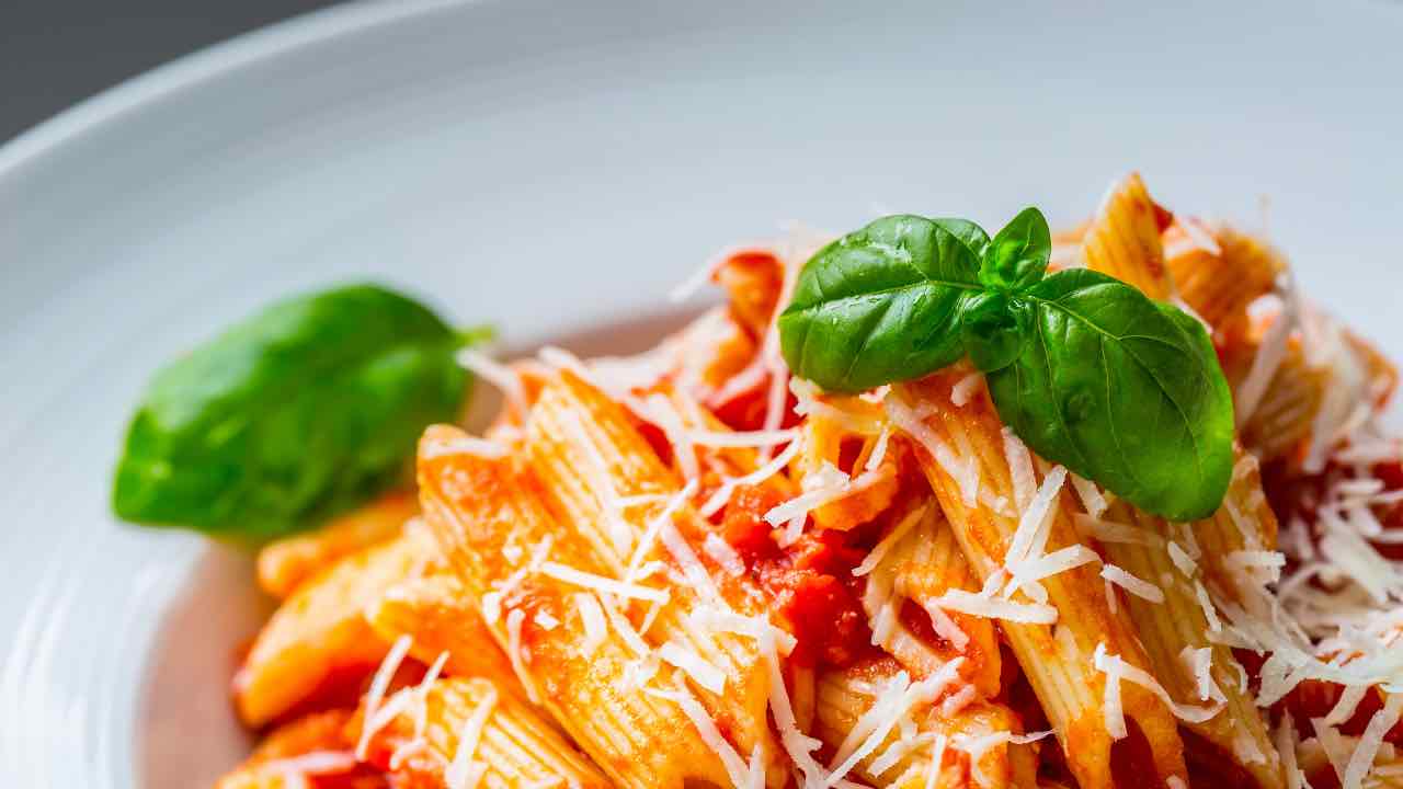 PASTA POMODORO E BASILICO