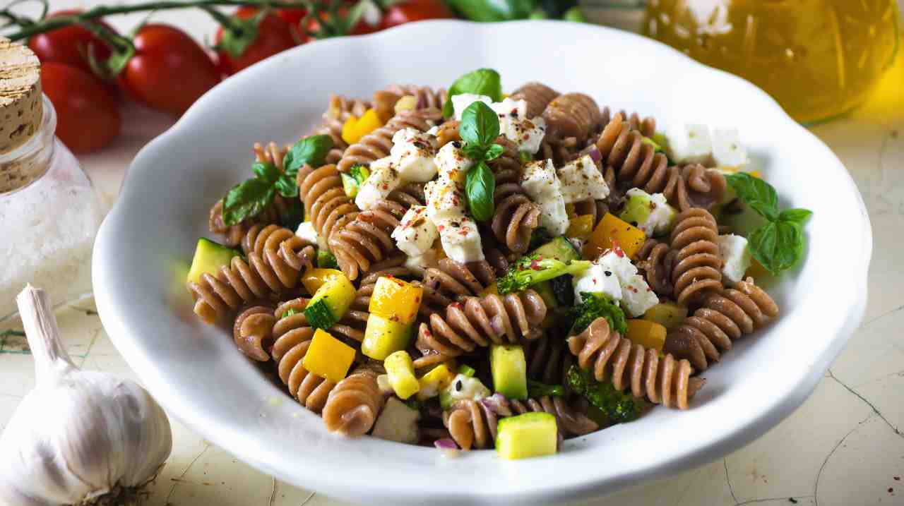 fusilli con feta e zucchine