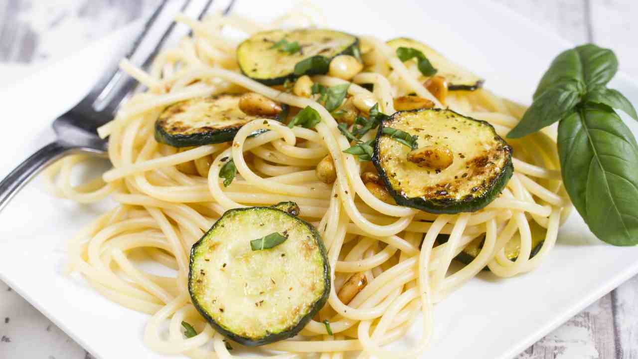 pasta con le zucchine fritte