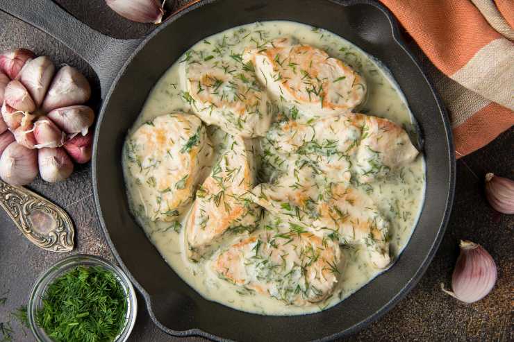 pollo con crema all'aglio