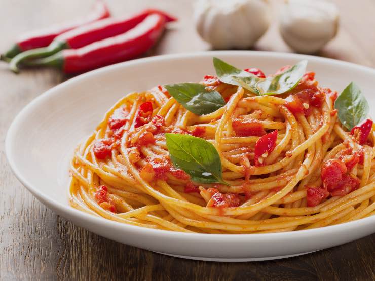 SPAGHETTI AL POMODORO 