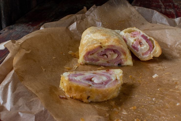 ROTOLO PROSCIUTTO E PROVOLA