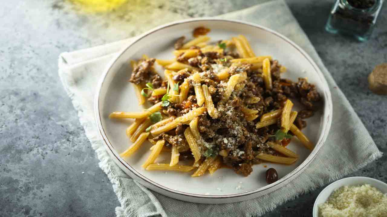 PASTA CON CARNE MACINATA