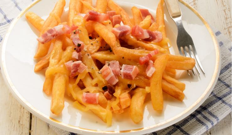 Pasta con CUBETTI DI PANCETTA 