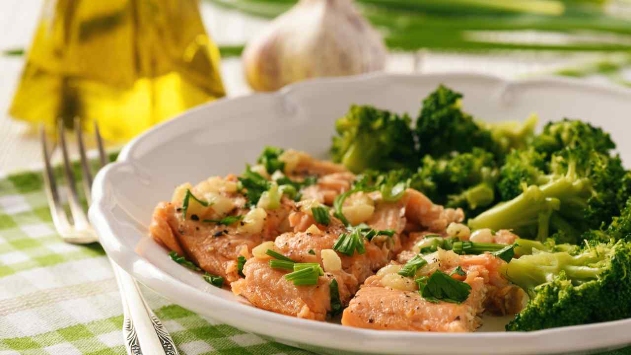 Salmone con broccoli