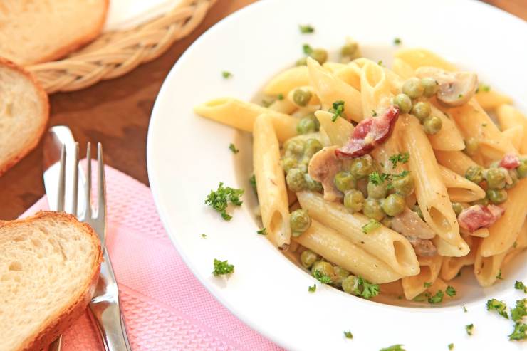 Pasta piselli e funghi