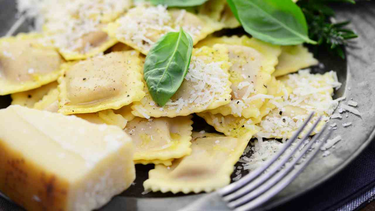 RAVIOLI CACIO E PEPE