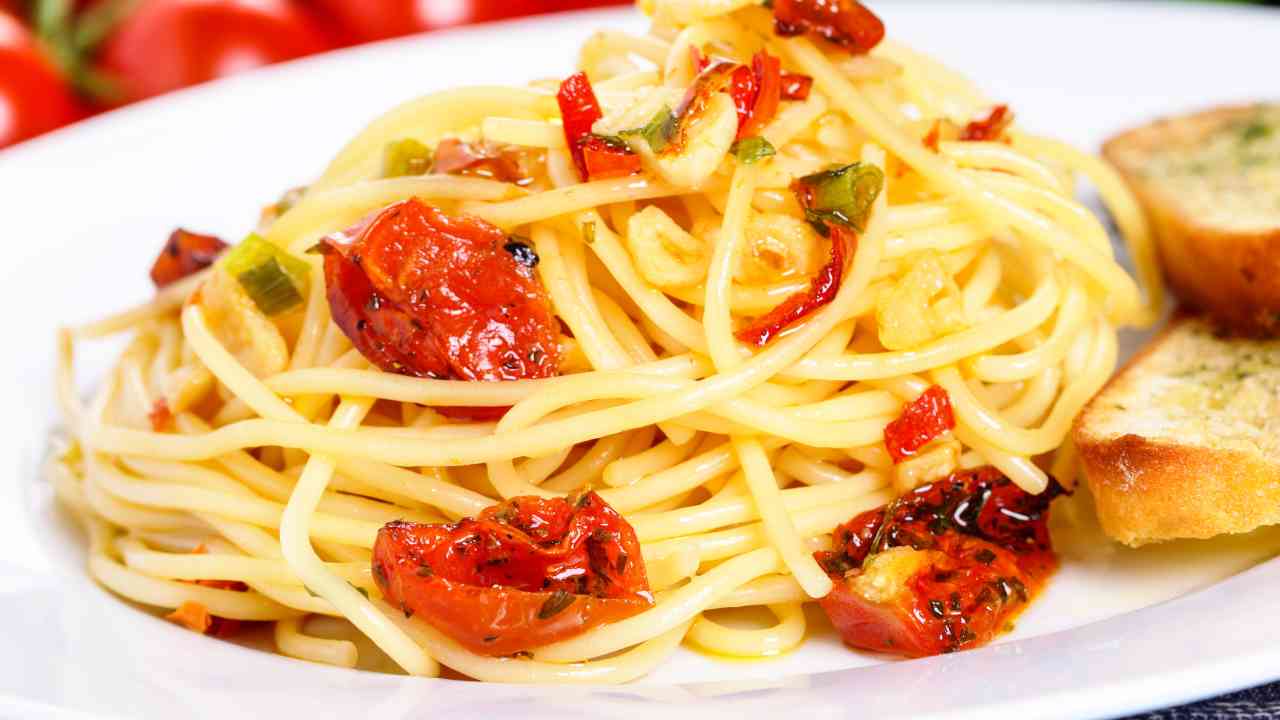 spaghetti aglio olio pomodorini