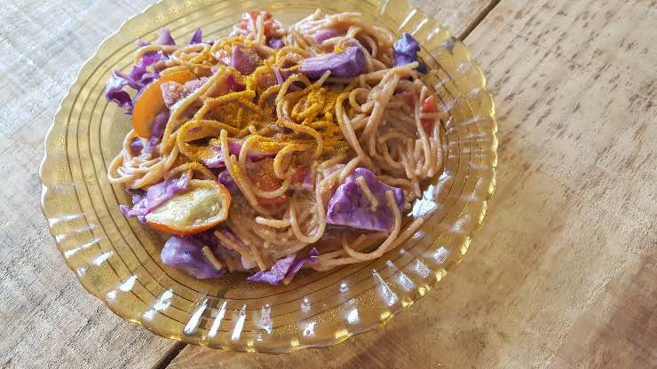 SPAGHETTI INTEGRALI CON CAVOLO VIOLA 