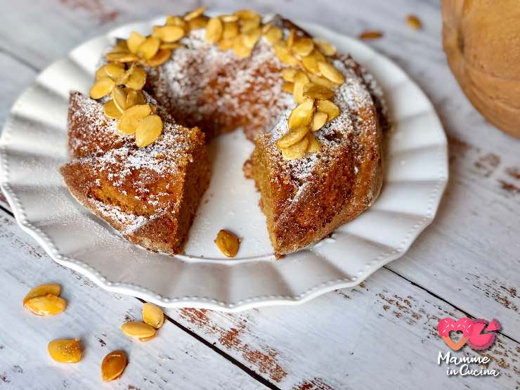 CIAMBELLONE DI ZUCCA E AMARETTI