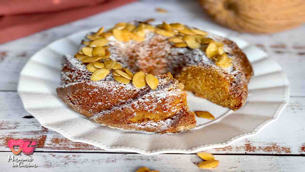 CIAMBELLONE DI ZUCCA E AMARETTI