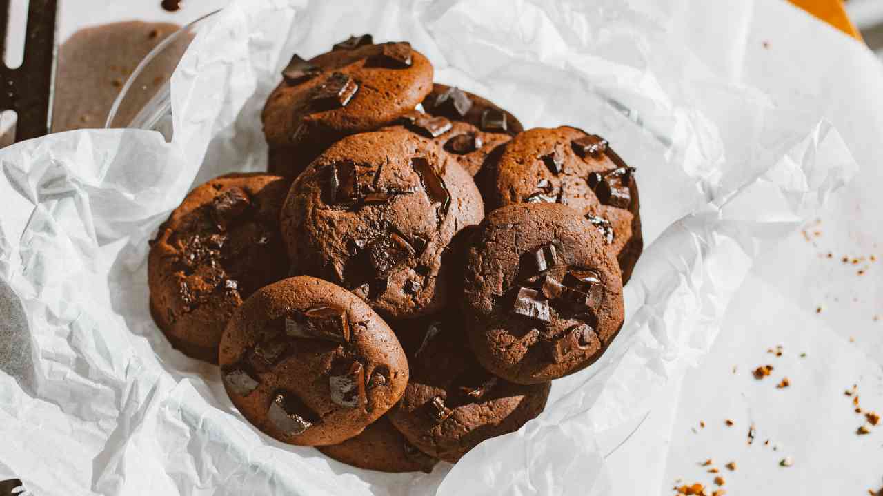 biscotti cacao e scaglie cioccolato