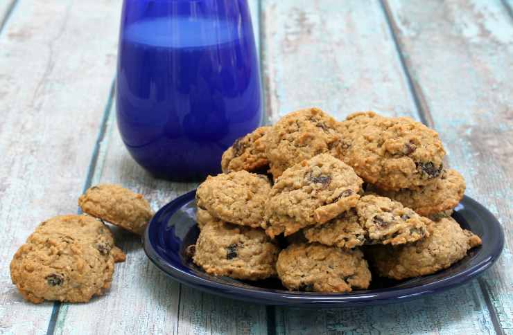 BISCOTTI INTEGREALI CON UVETTA