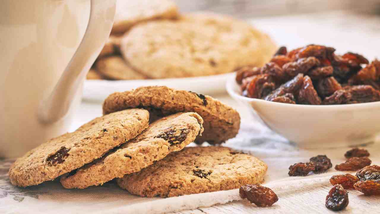 BISCOTTI INTEGRALI CON UVETTA