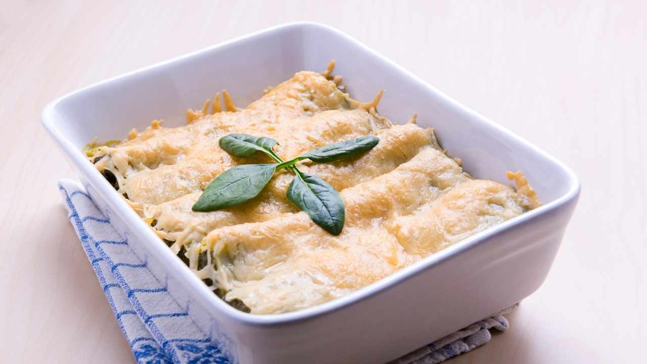 CANNELLONI CON CREMA DI PISTACCHIO